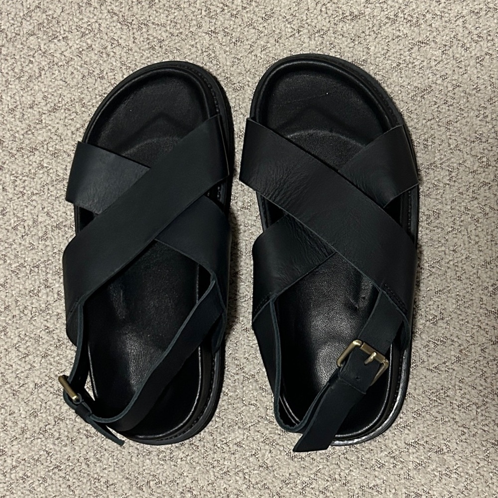 Liberté Capri Sandals in Black